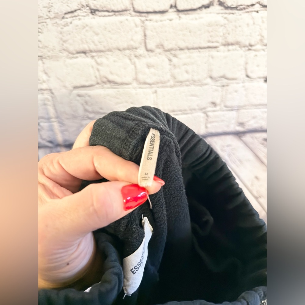 FEAR OF GOD ESSENTIALS. Black joggers. Size M - Picture 7 of 7
